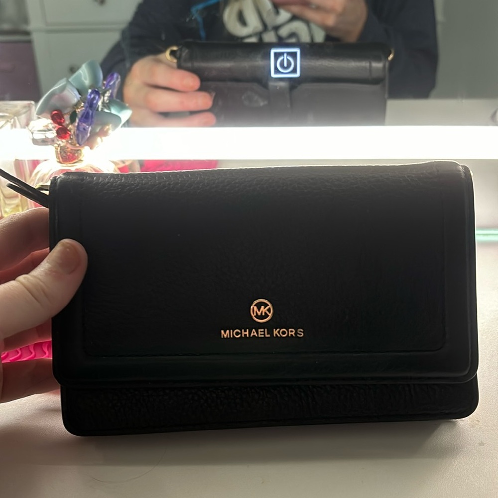 black michael kors wristlet!!😇